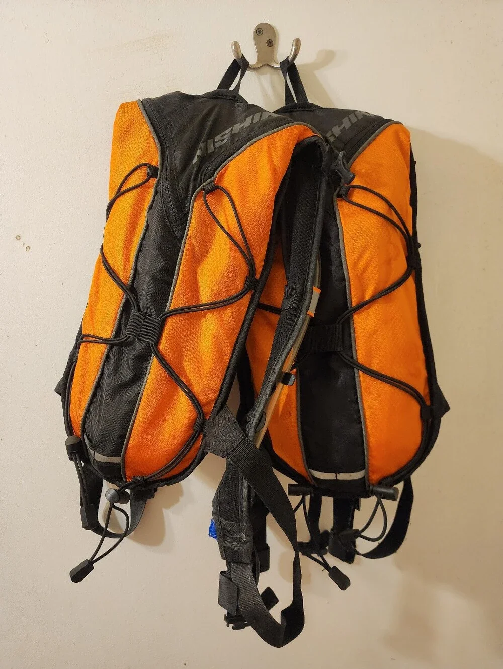 Nishiki Adult Oswego 70 oz. Hydration Pack/Water Bladder/Comparable to Camelbak